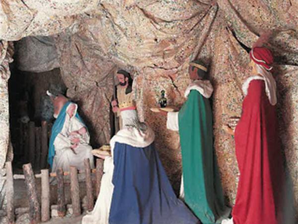 Presentazione  de Il presepio dei folli di Cosimo Schinaia